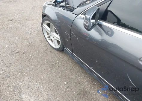 2010 Mercedes-Benz C 300 Luxury/Sport z USA, uszkodzony, nr VIN WDDGF5EB1AF413487